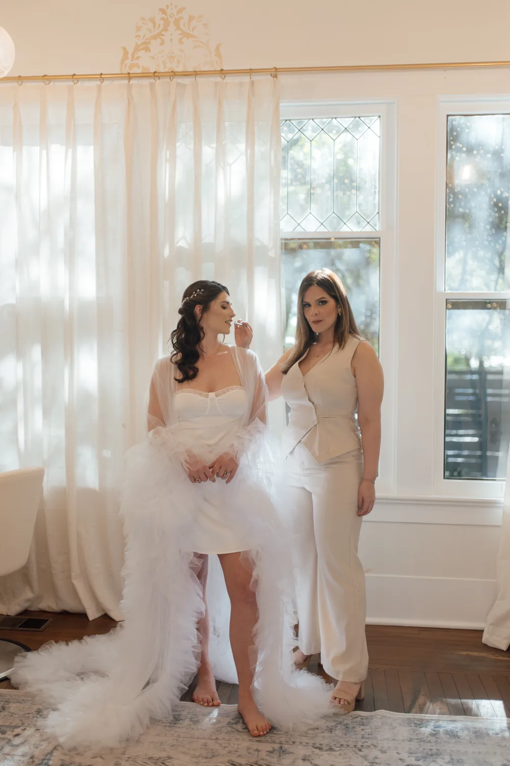 Geraldine with a bride during her preparations