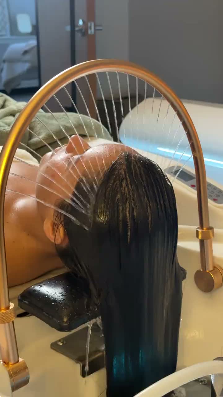 Warm water rinsing the scalp during a head spa ritual